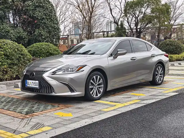 LEXUS ES 2019