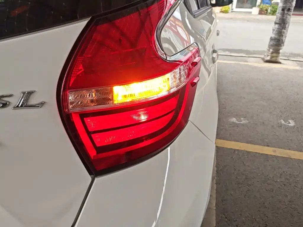 Toyota Yaris L — миниатюра 8