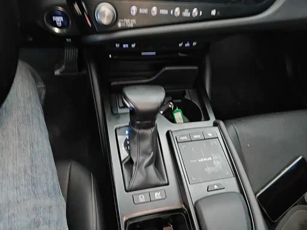 Lexus ES — миниатюра 14