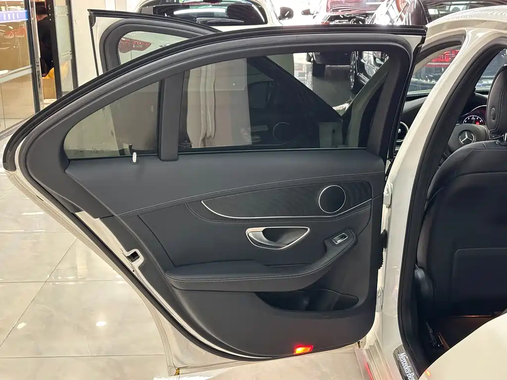Mercedes-Benz C-Class — миниатюра 15