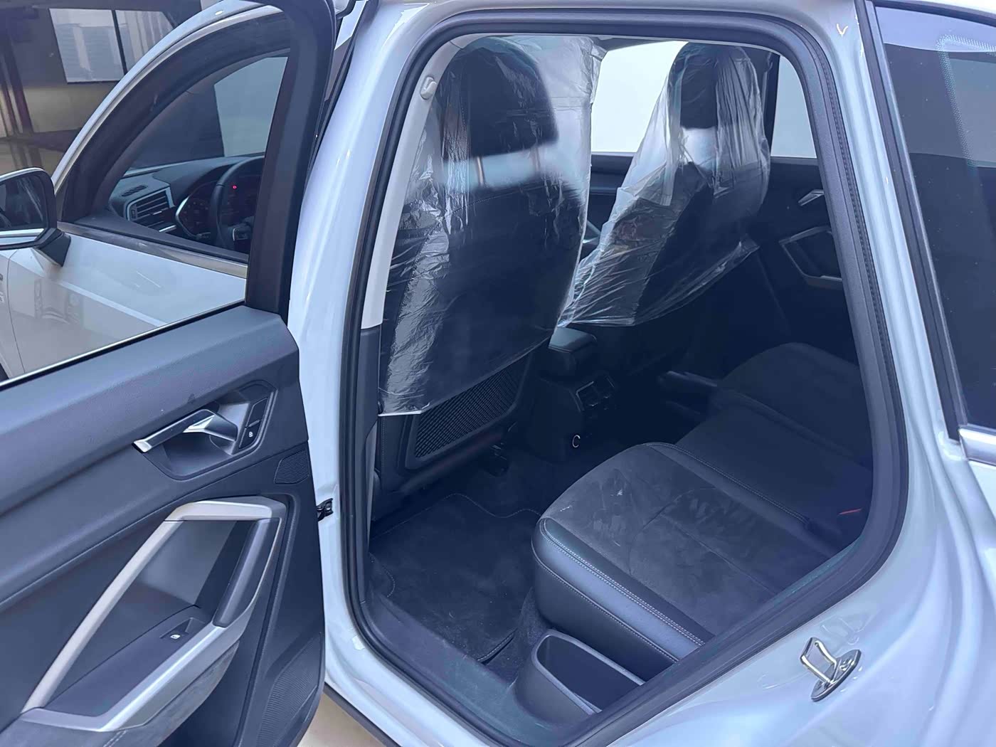 Audi Q3 1.4 л 2023 г. Белый, пробег 40000 км