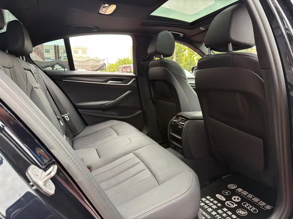 BMW 5 Series (Import) — миниатюра 13