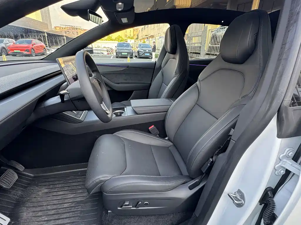 Tesla Model Y L — миниатюра 9