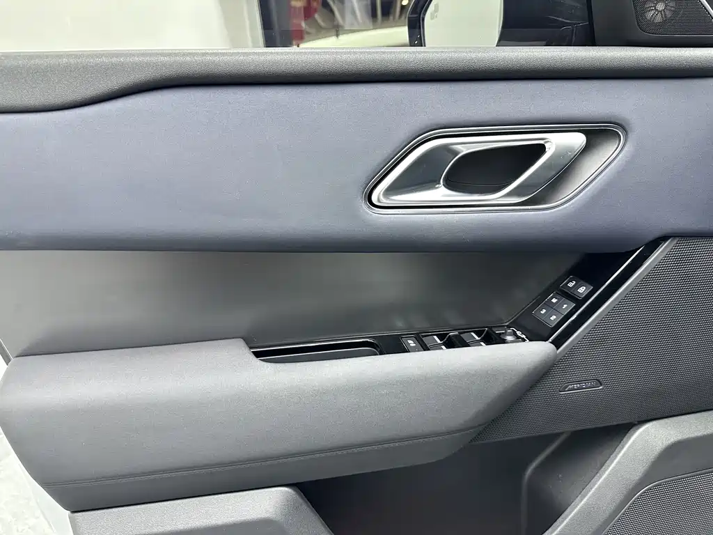 Land Rover Velar — миниатюра 18