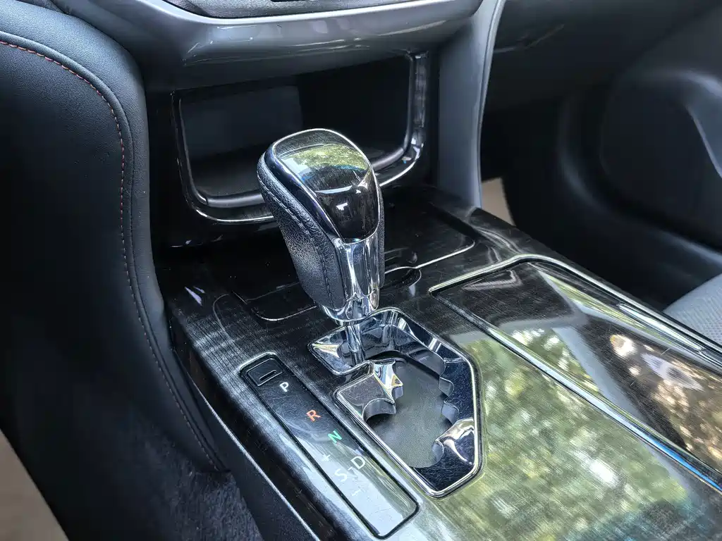 Toyota Crown — миниатюра 18