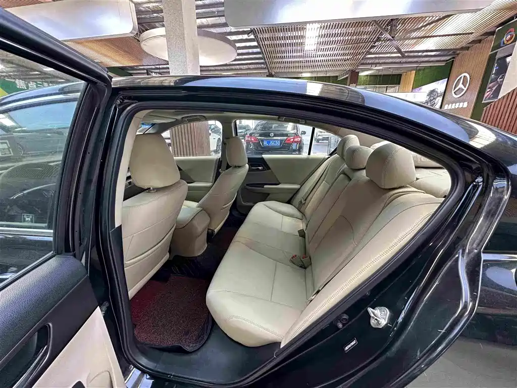 Honda Accord — миниатюра 6