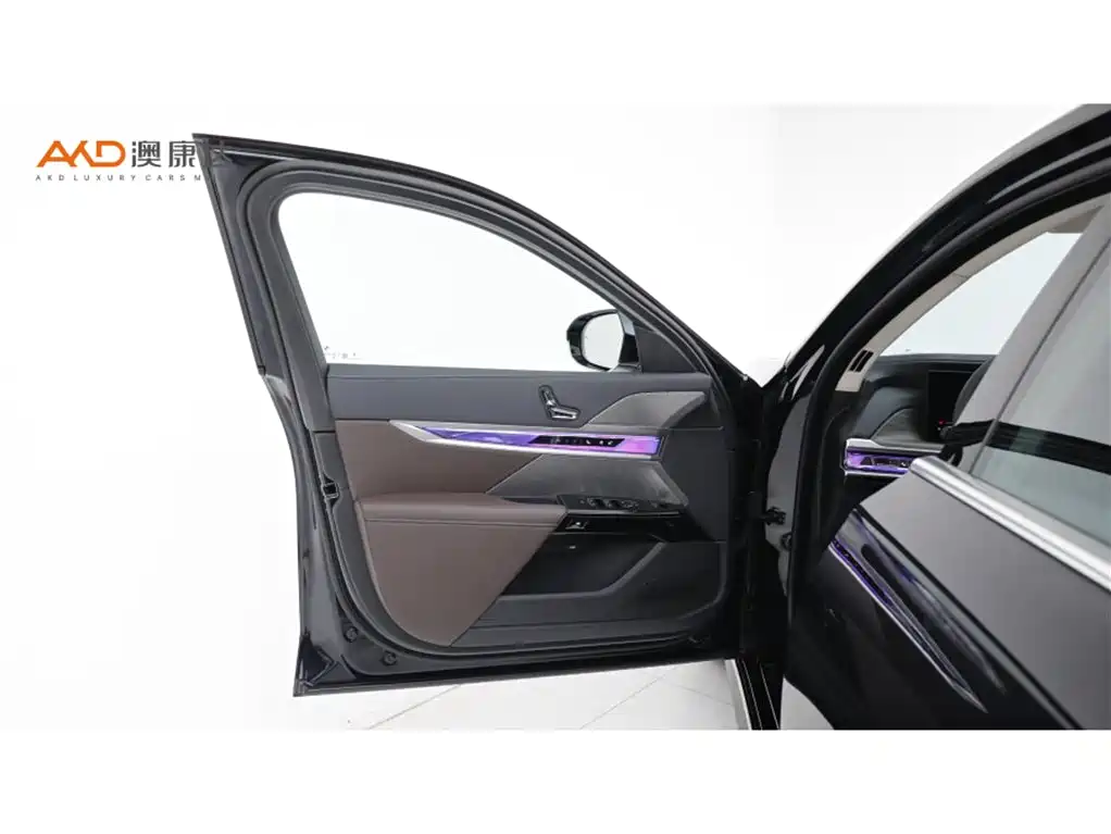 BMW 7 Series — миниатюра 10