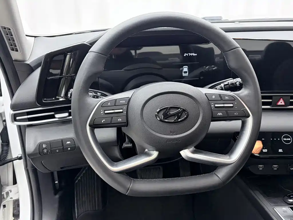 Hyundai Elantra — миниатюра 10
