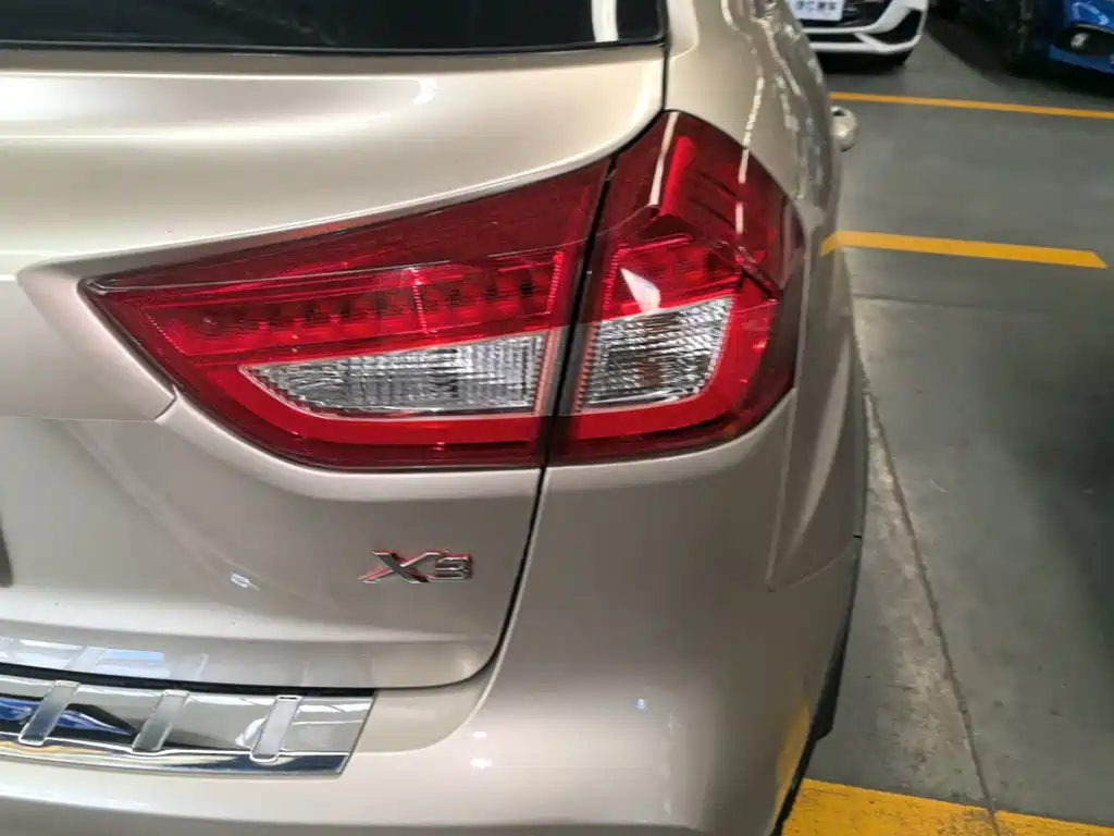 Geely Vision X3 — миниатюра 8
