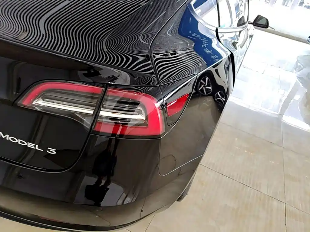 Tesla Model 3 — миниатюра 8