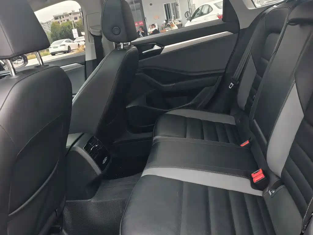 Volkswagen Sagitar — миниатюра 14