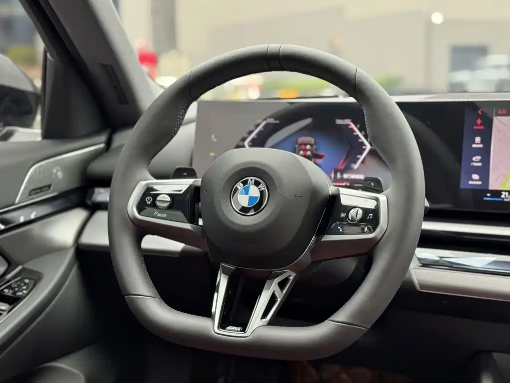 BMW 5 Series — миниатюра 13