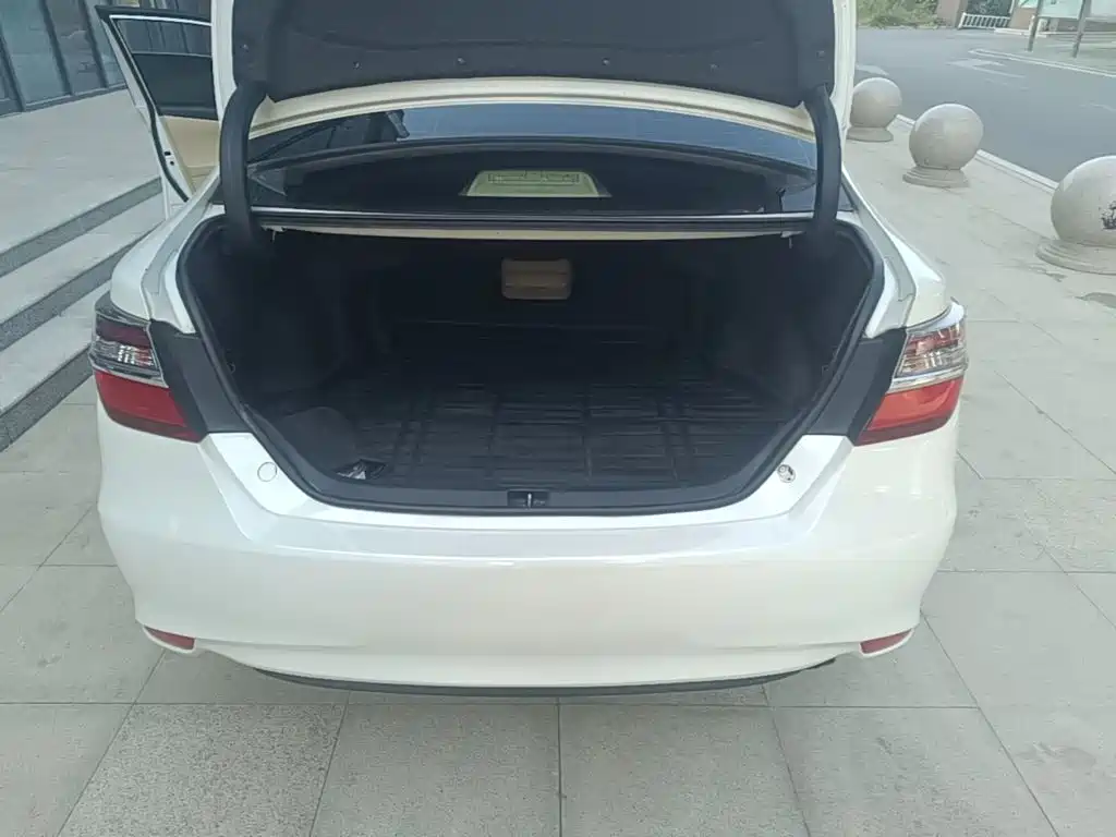Toyota Camry — миниатюра 19