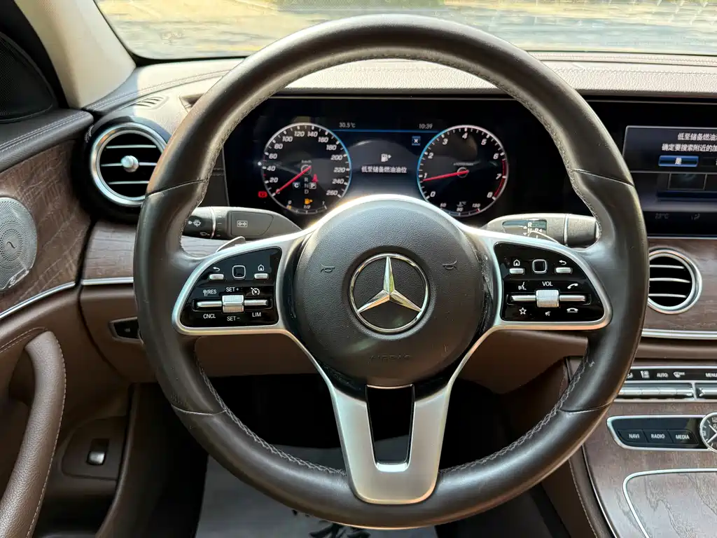 Mercedes-Benz E-Class — миниатюра 15