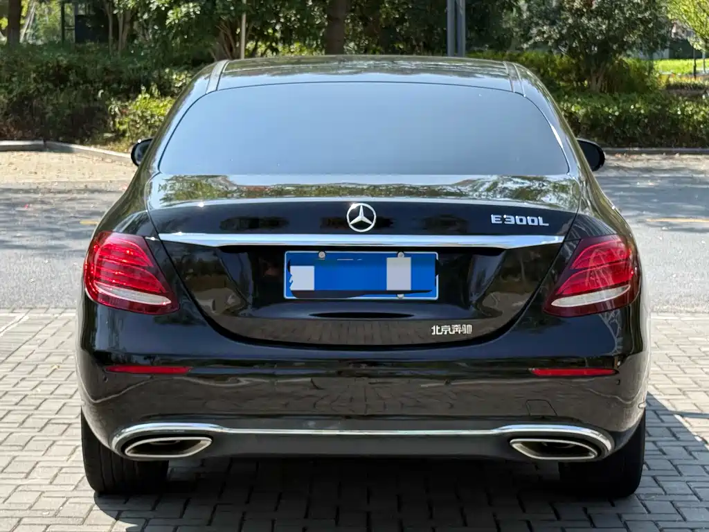 Mercedes-Benz E-Class — миниатюра 6