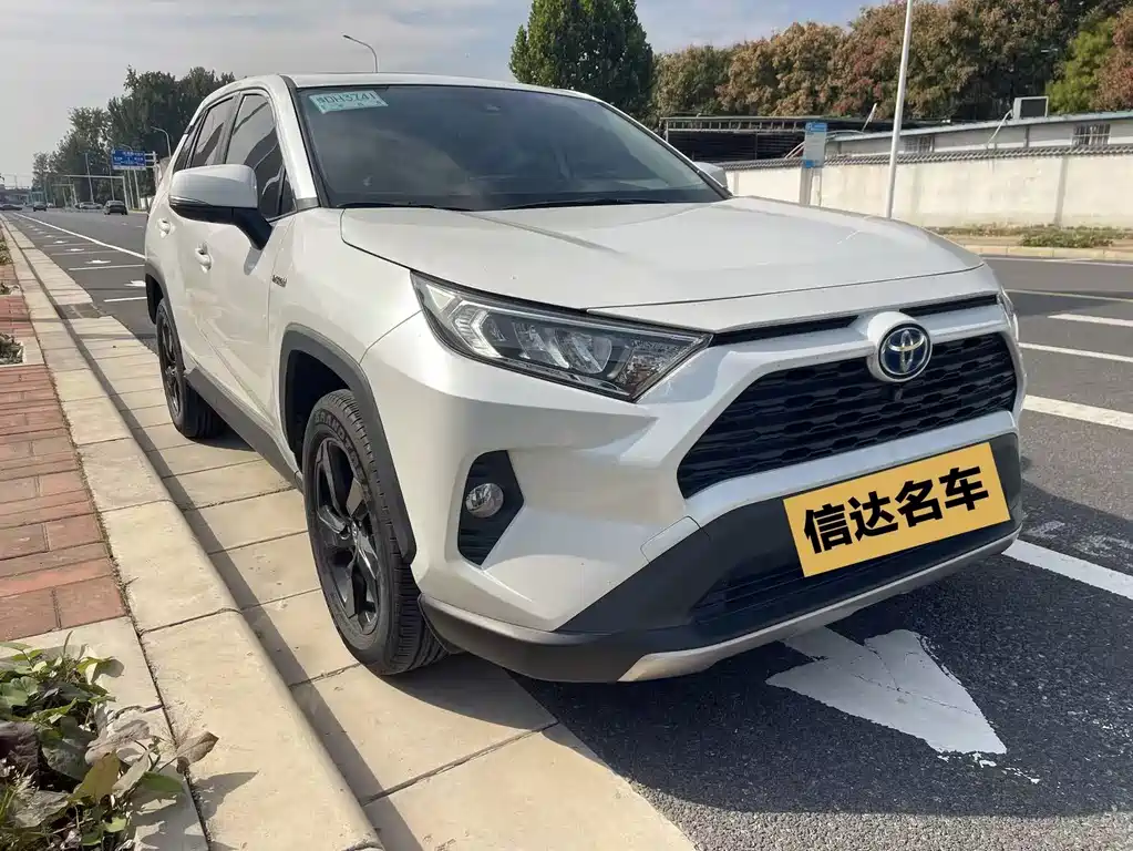 Toyota RAV4 — миниатюра 3
