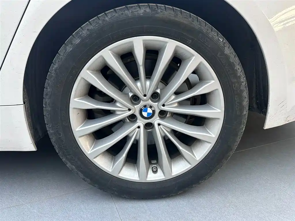 BMW 5 Series — миниатюра 18