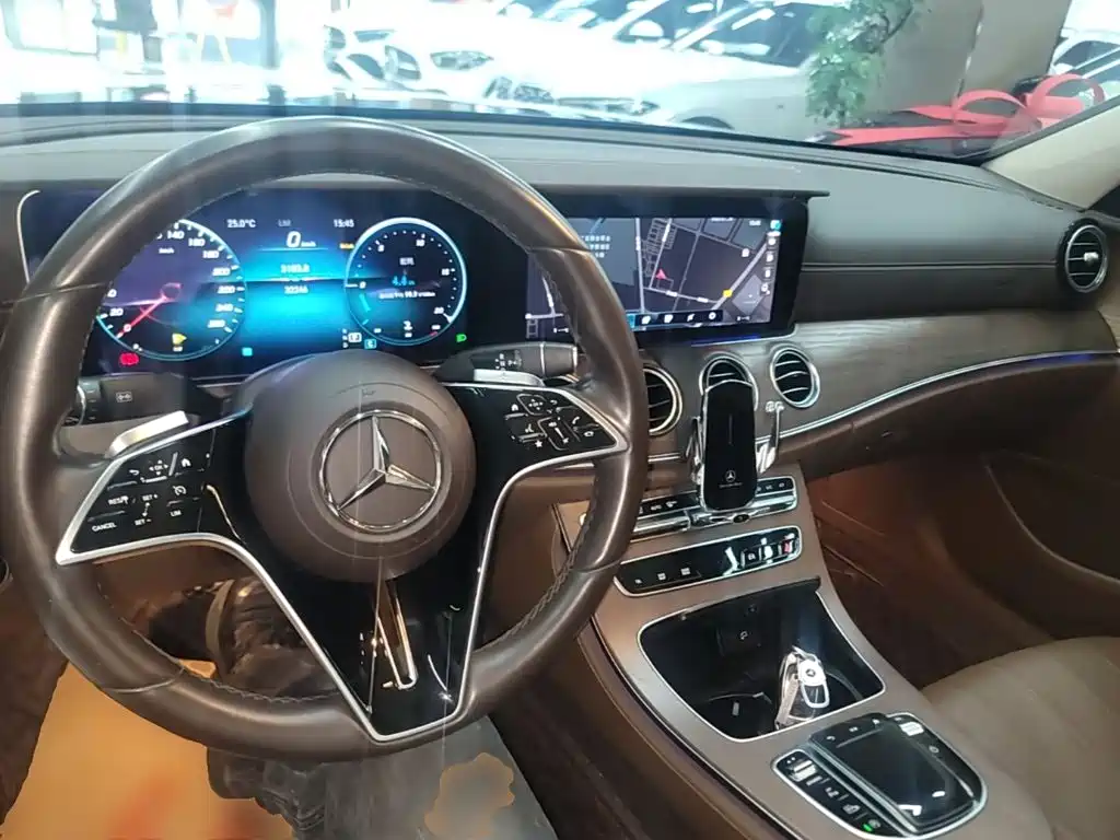Mercedes-Benz E-Class — миниатюра 10