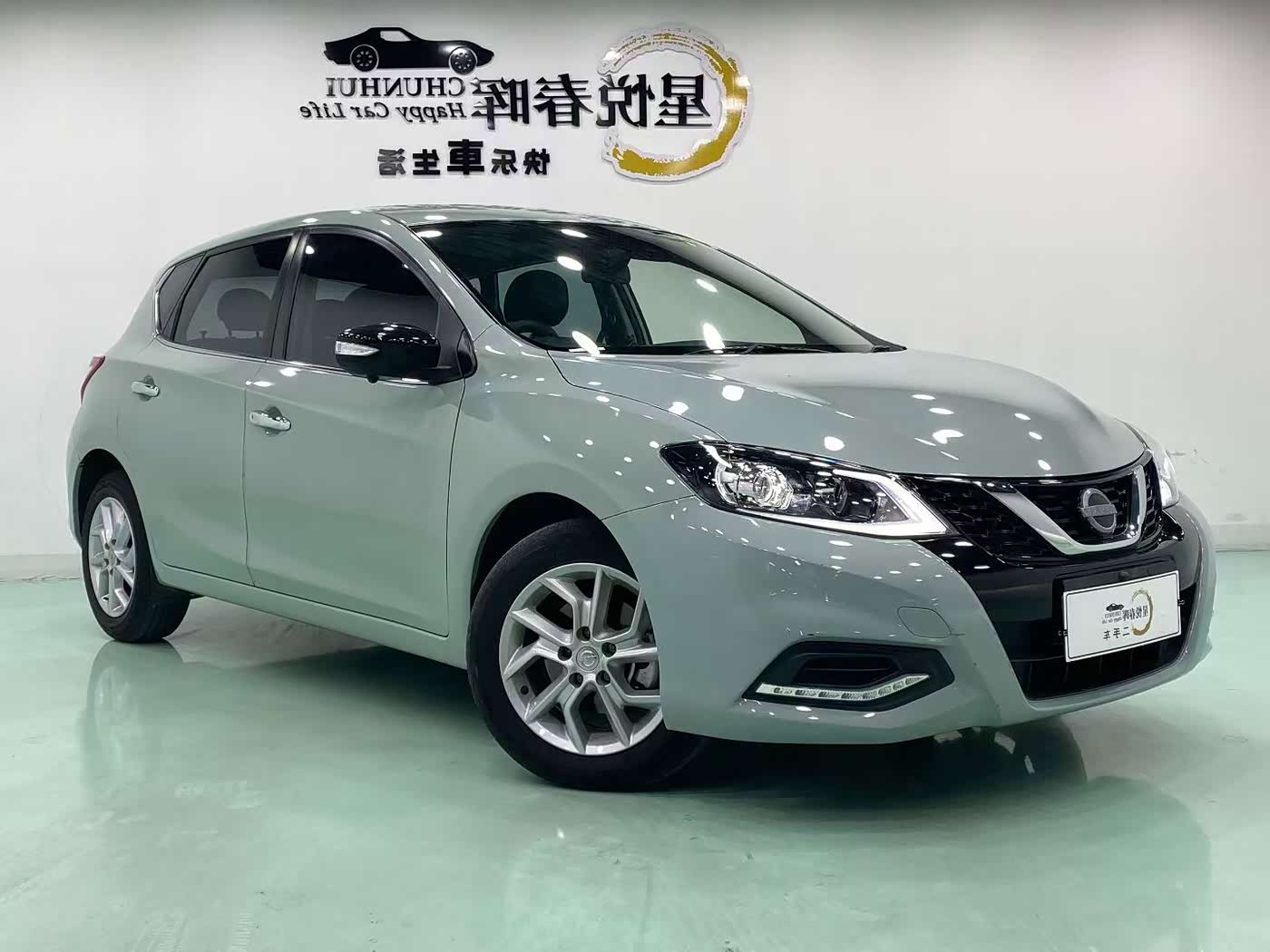 Nissan Tiida 1.6 л 2024 г. Серебристо-серый, пробег 20000 км