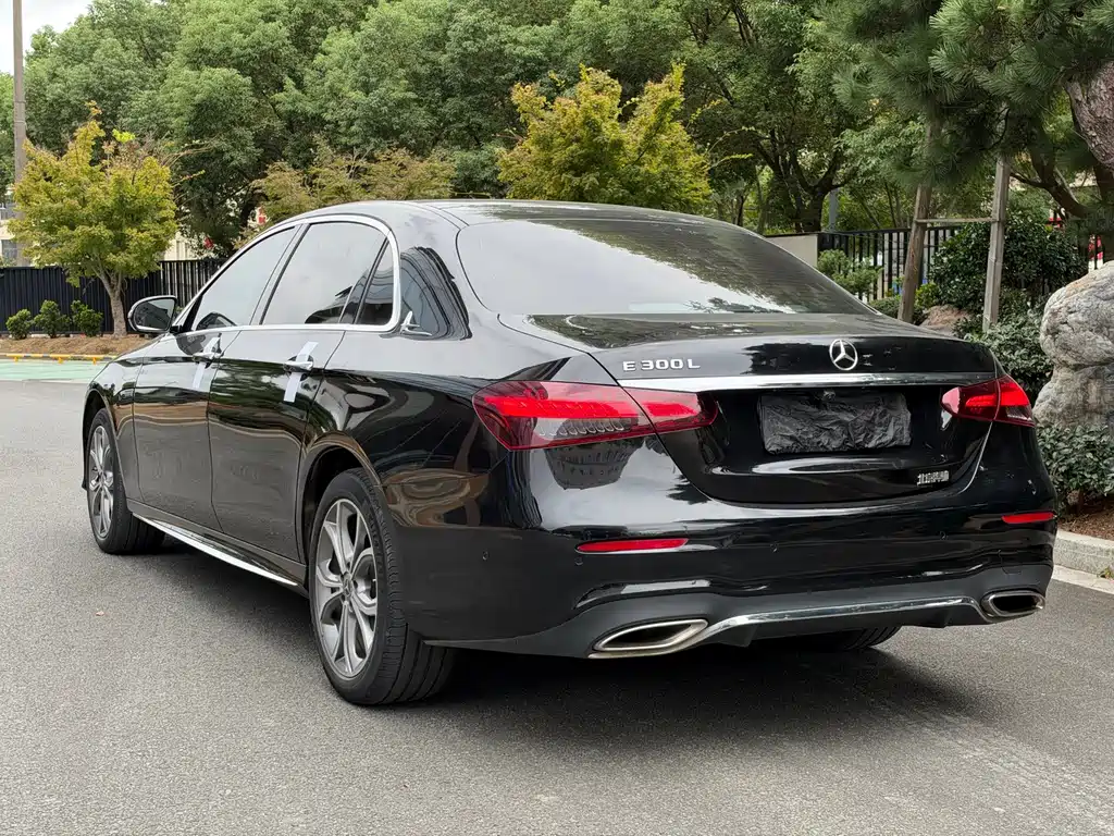 Mercedes-Benz E-Class — миниатюра 18