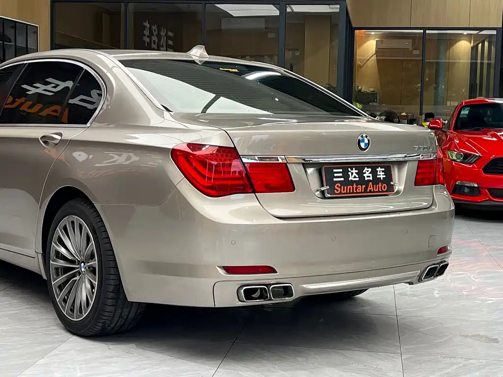 BMW 7 Series — миниатюра 16