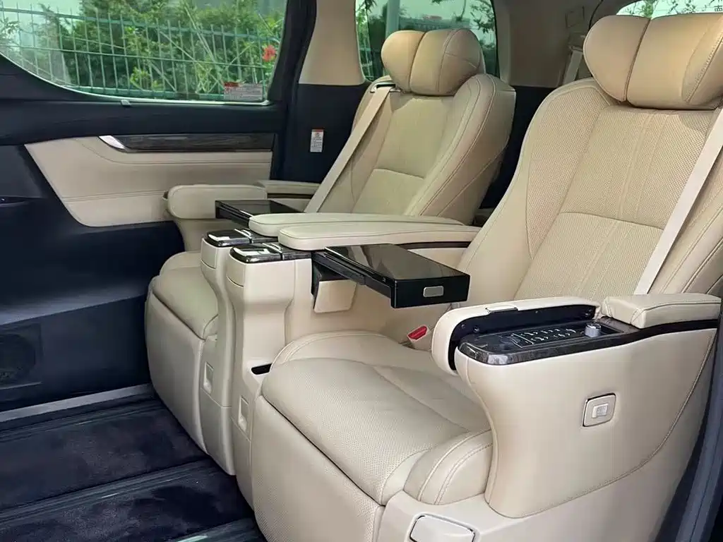 Toyota Vellfire — миниатюра 8