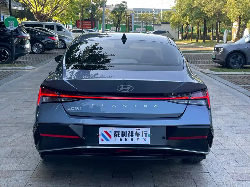 Hyundai Elantra — миниатюра 8