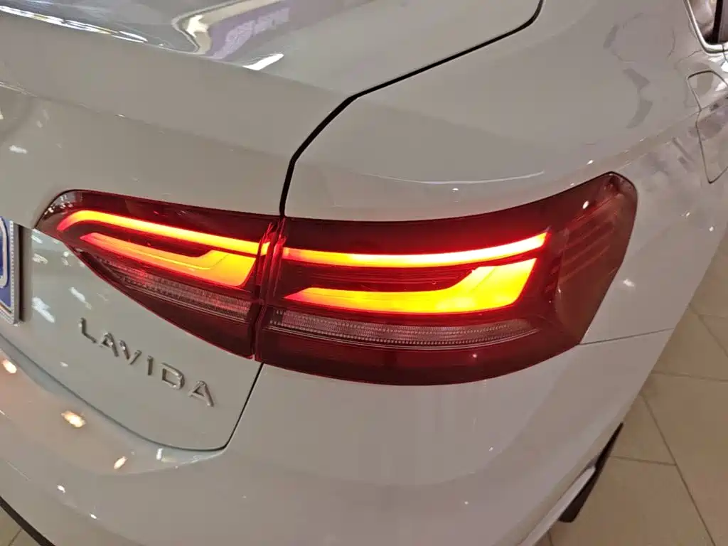 Volkswagen Lavida — миниатюра 8