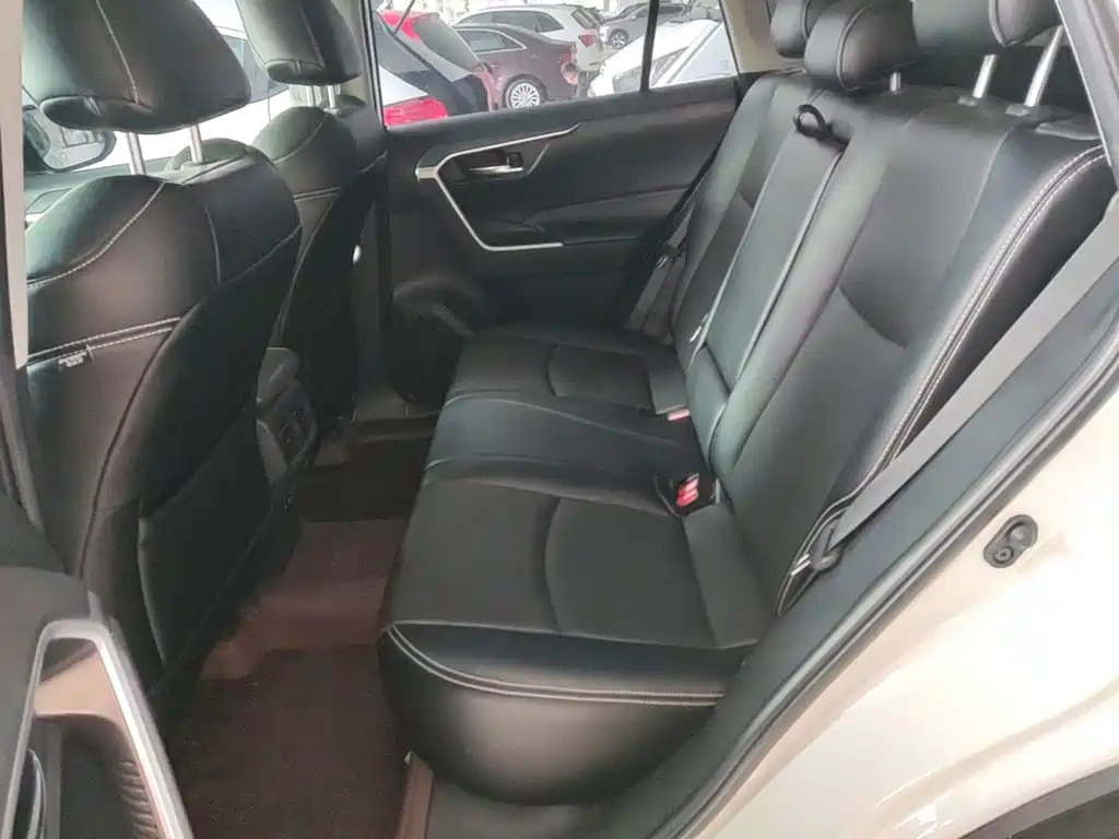 Toyota RAV4 — миниатюра 17