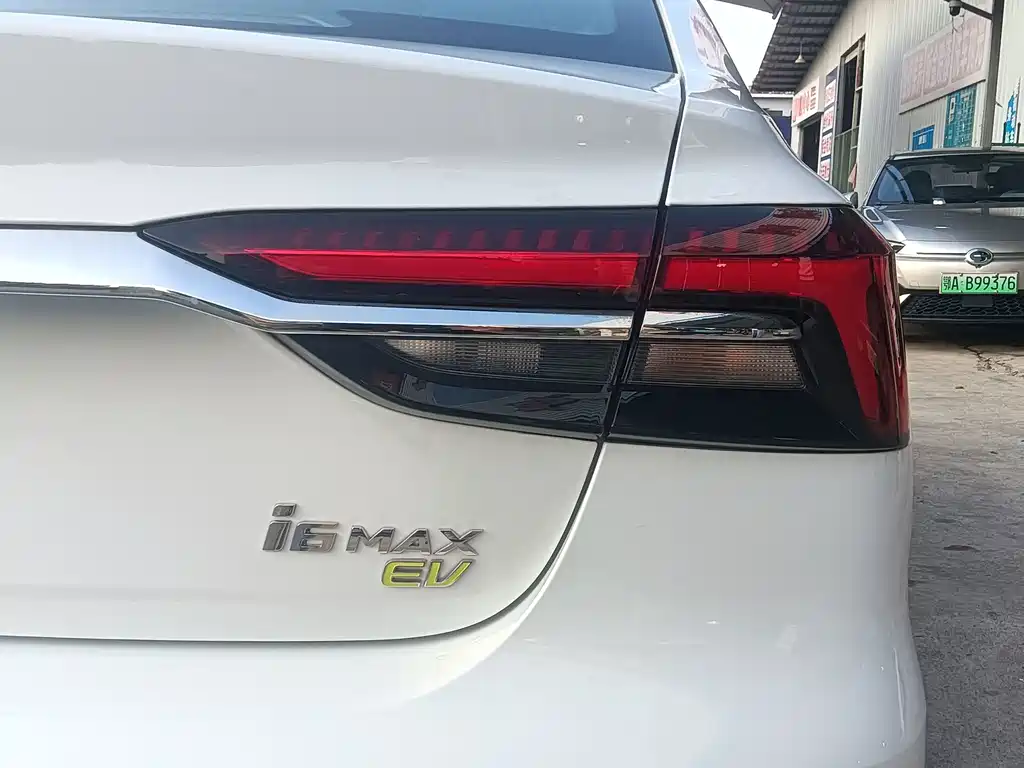 Roewe i6 MAX New Energy — миниатюра 11