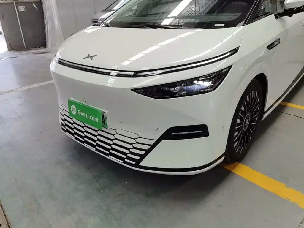 XPeng X9 — миниатюра 24