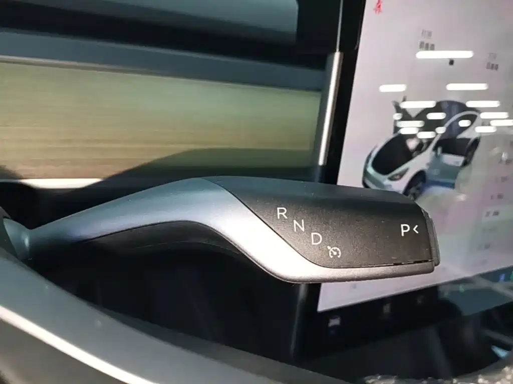 Tesla Model Y — миниатюра 14