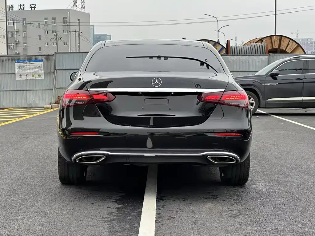 Mercedes-Benz E-Class — миниатюра 8