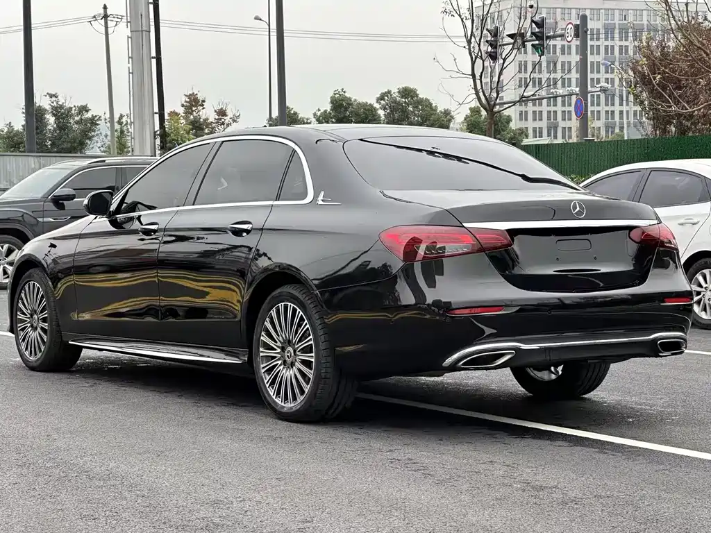 Mercedes-Benz E-Class — миниатюра 7