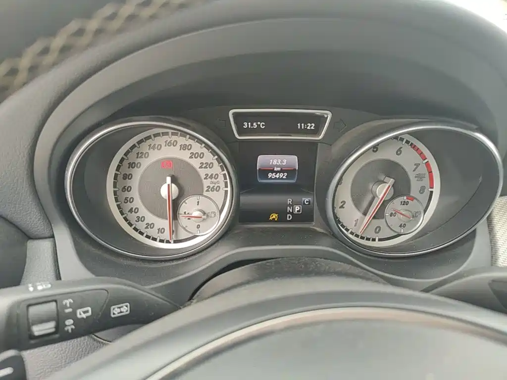 Mercedes-Benz GLA — миниатюра 12