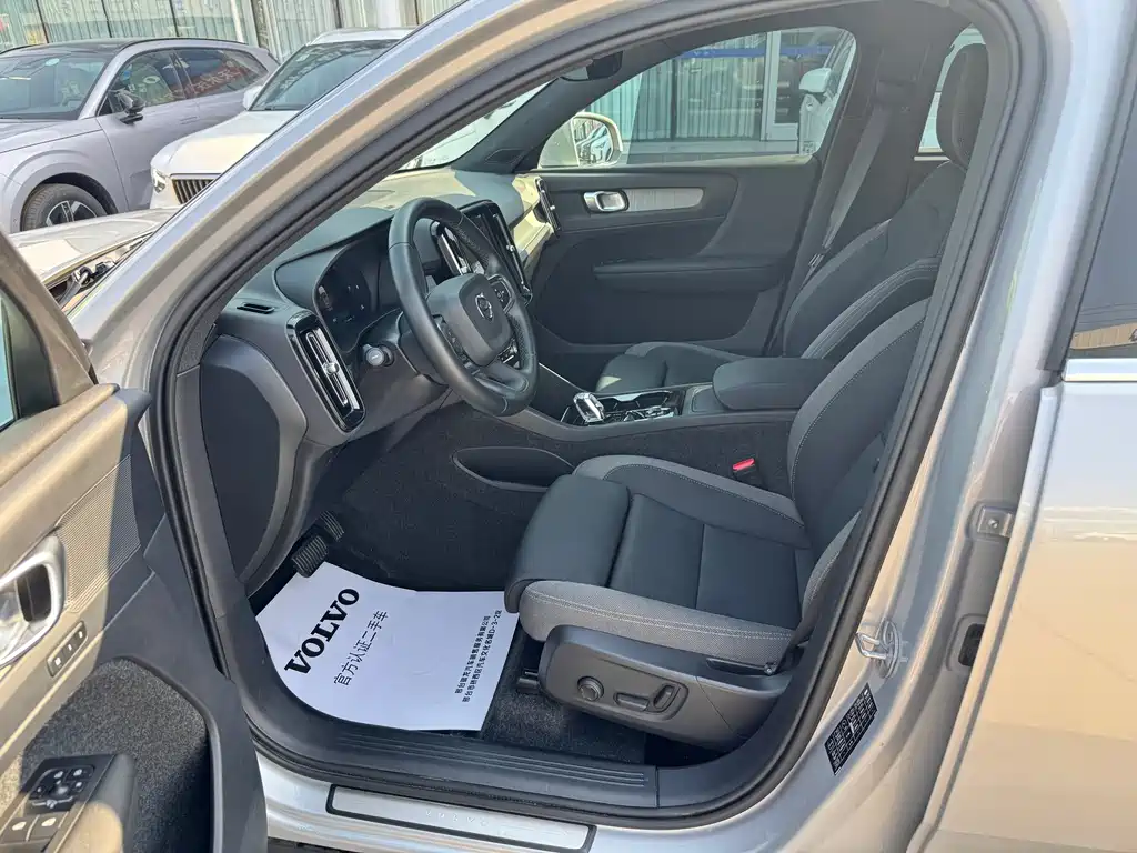 Volvo XC40 — миниатюра 5