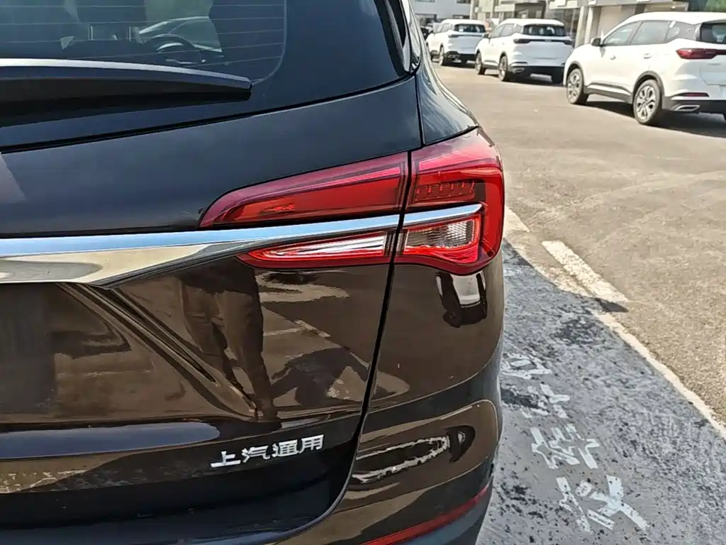 Buick Envision Plus — миниатюра 8