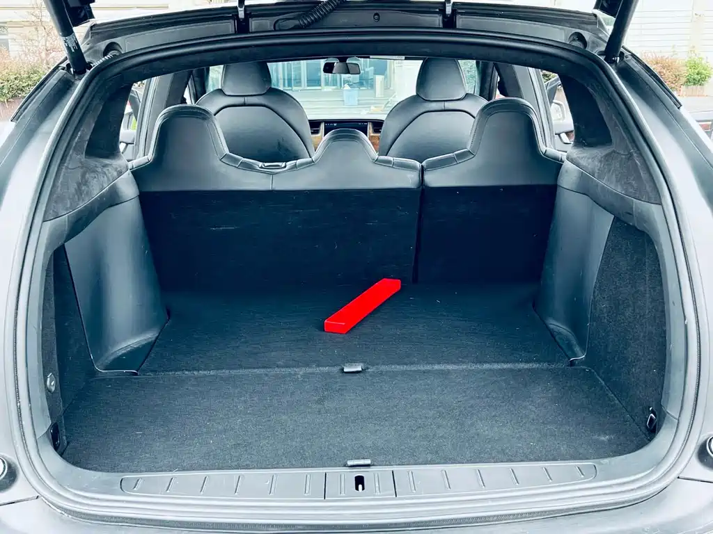 Tesla Model X — миниатюра 19