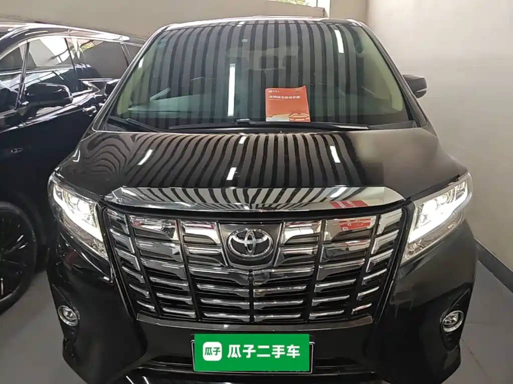 Toyota Alphard — миниатюра 3