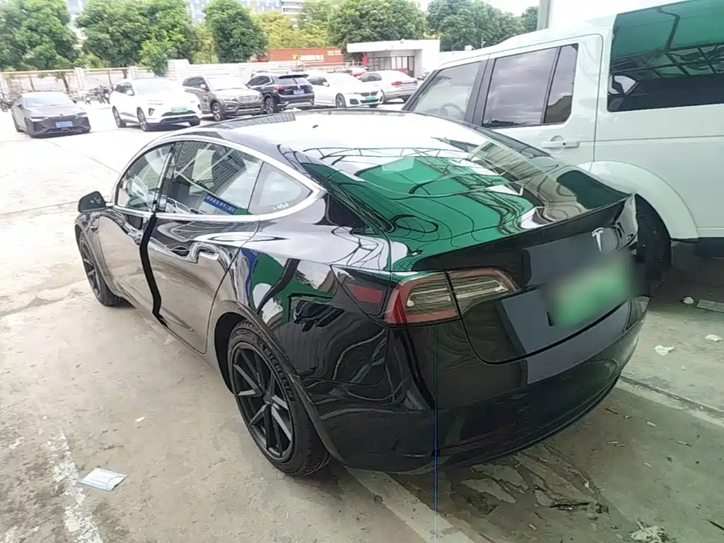 Tesla Model 3 — миниатюра 5