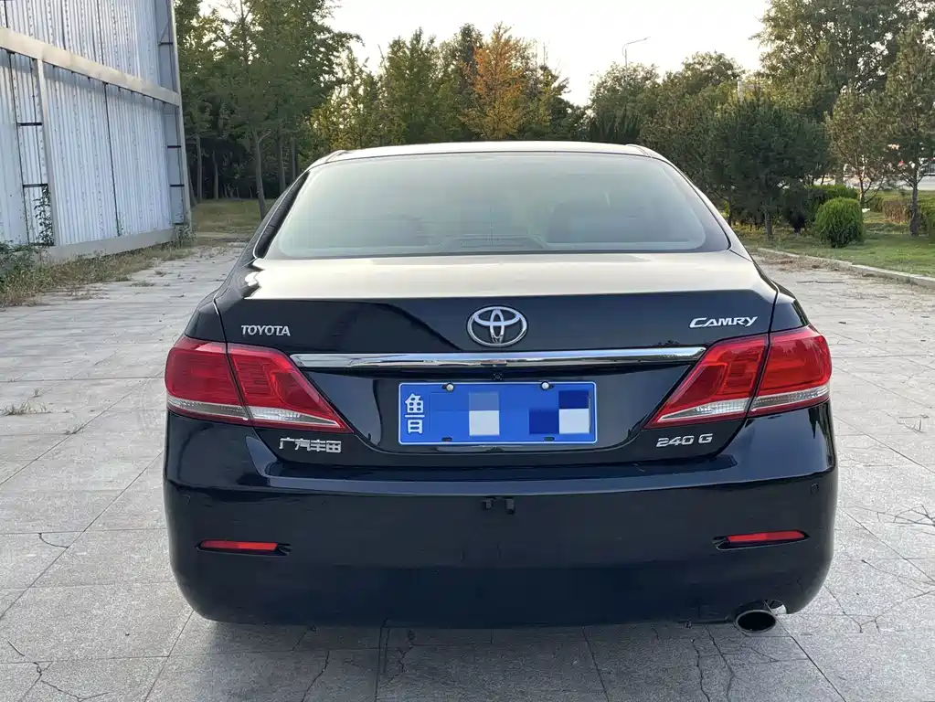 Toyota Camry — миниатюра 5