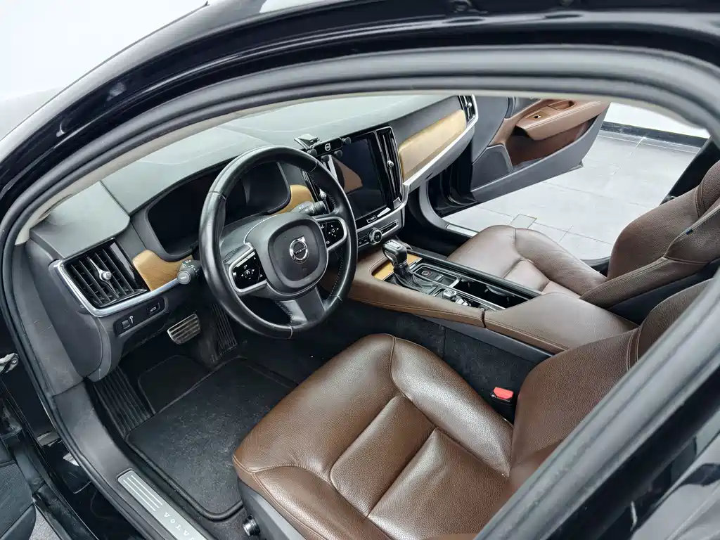 Volvo S90 — миниатюра 9