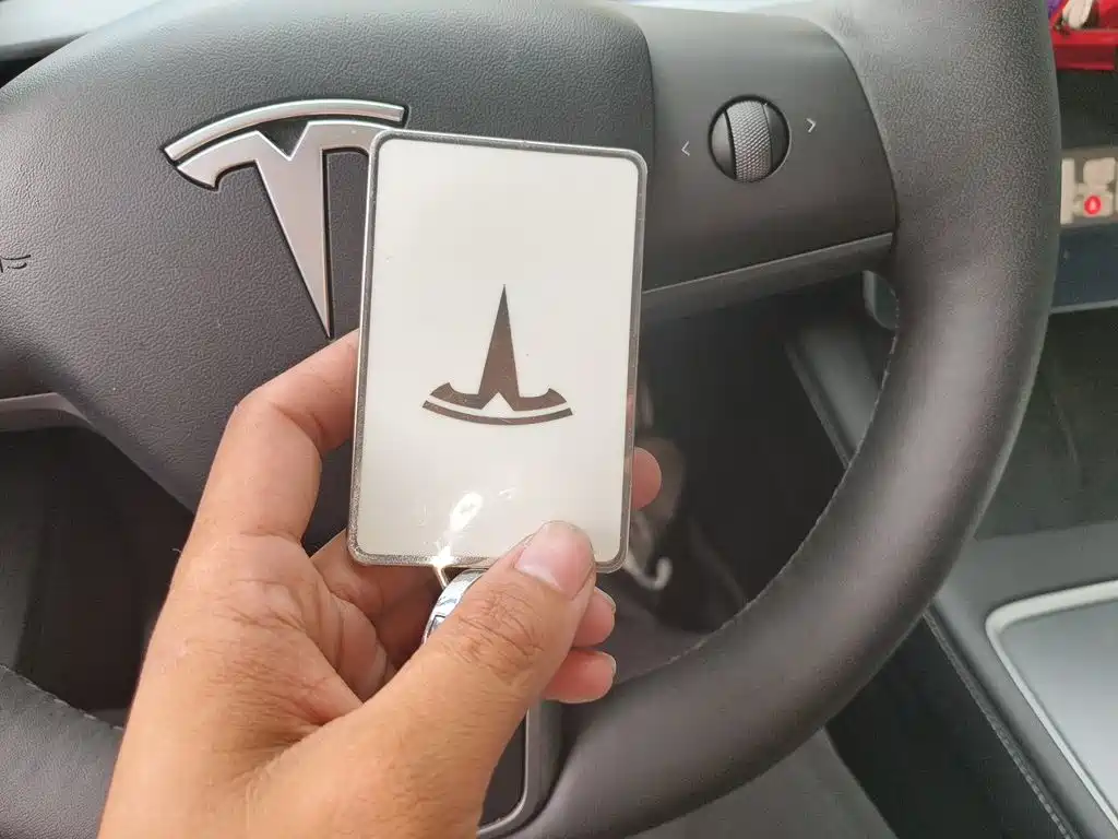 Tesla Model 3 — миниатюра 9