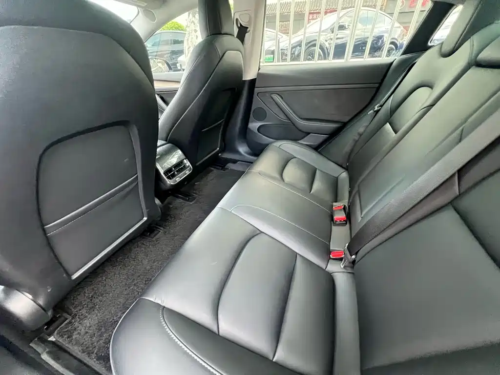 Tesla Model 3 — миниатюра 7