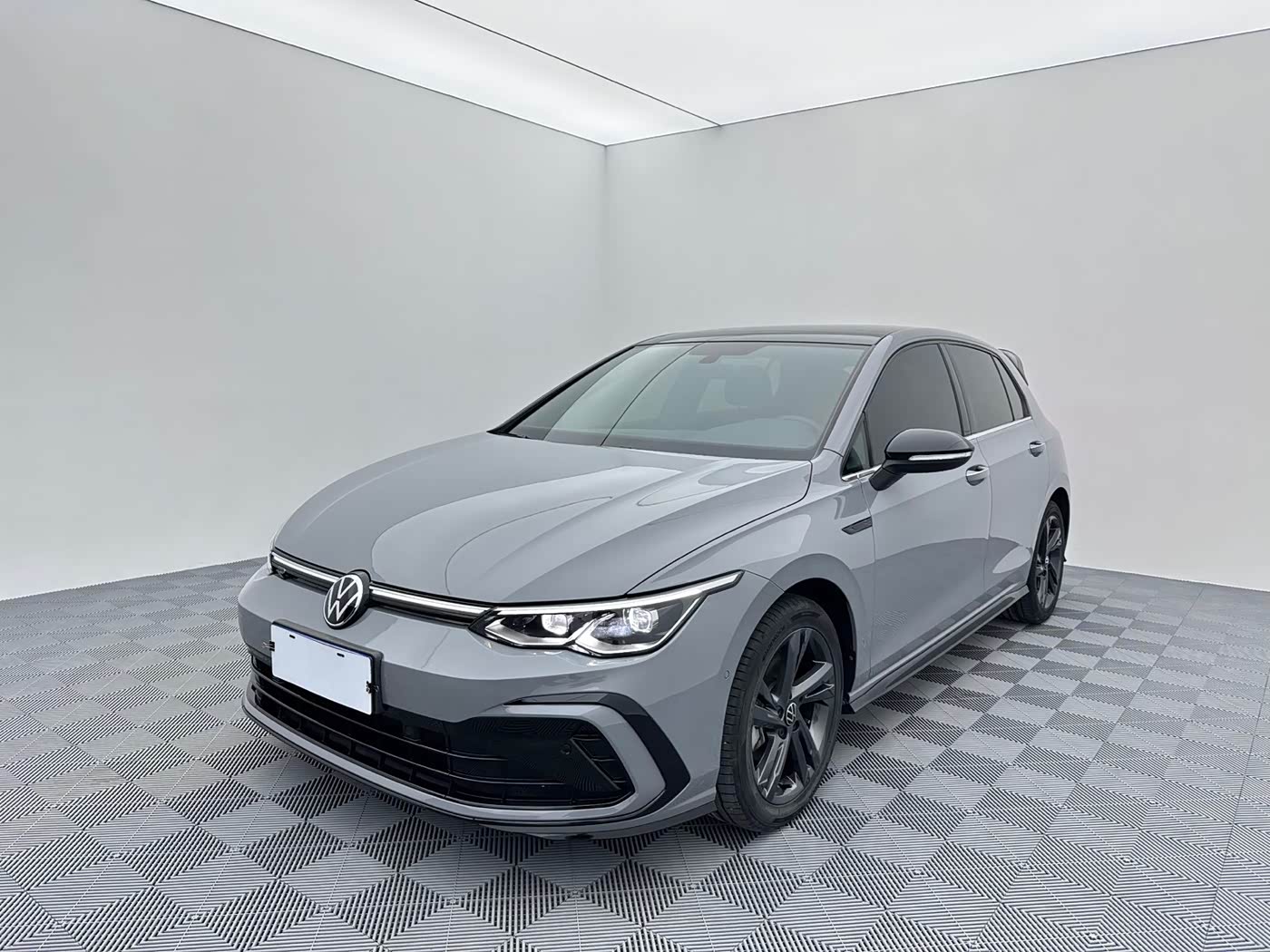 Volkswagen Golf 1.4 л 2023 г. Серебристо-серый, пробег 38000 км