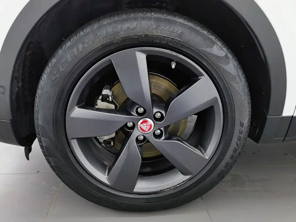 Jaguar E-PACE — миниатюра 17
