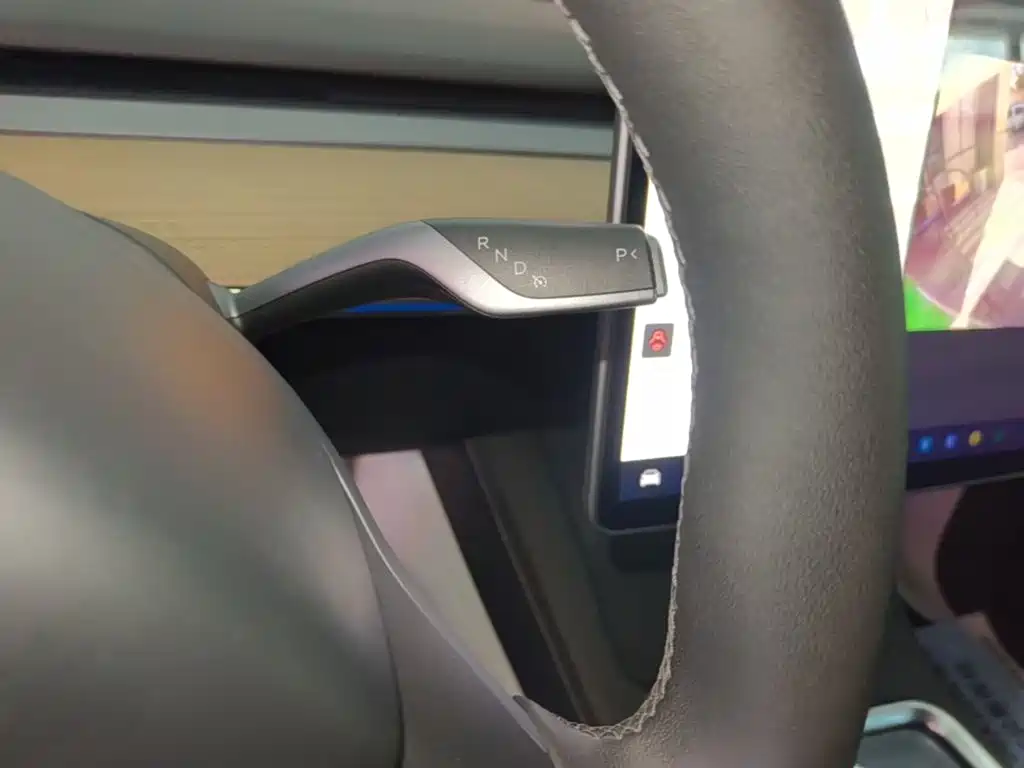 Tesla Model Y — миниатюра 14