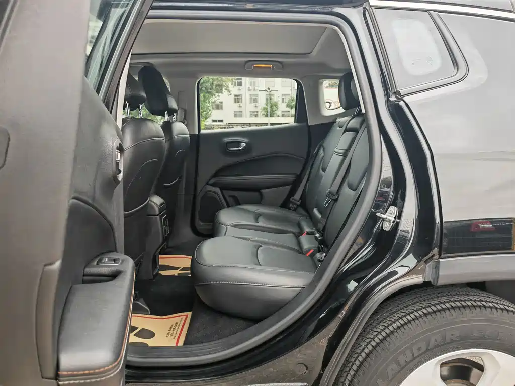 Jeep Compass — миниатюра 11