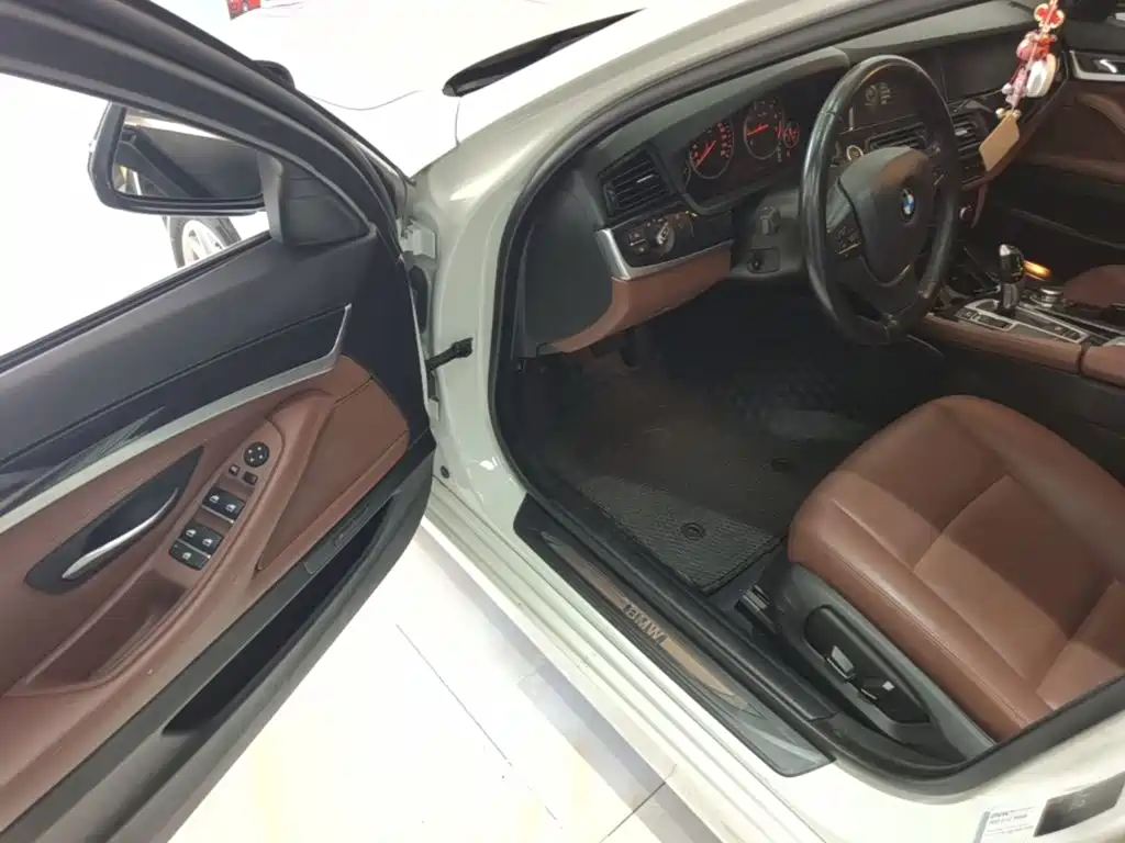 BMW 5 Series — миниатюра 16