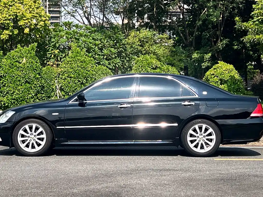 Toyota Crown — миниатюра 16